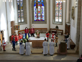 Heilige Messe mit karnevalistischem Ambiente (Foto: Karl-Franz Thiede)